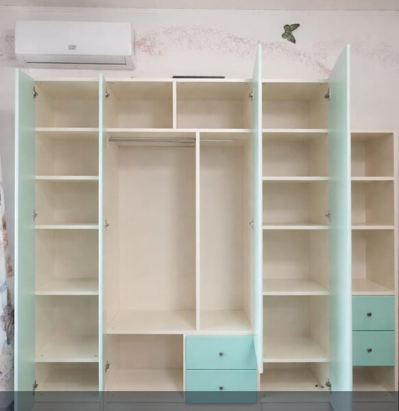 Se vinde mobila dormitor copii.